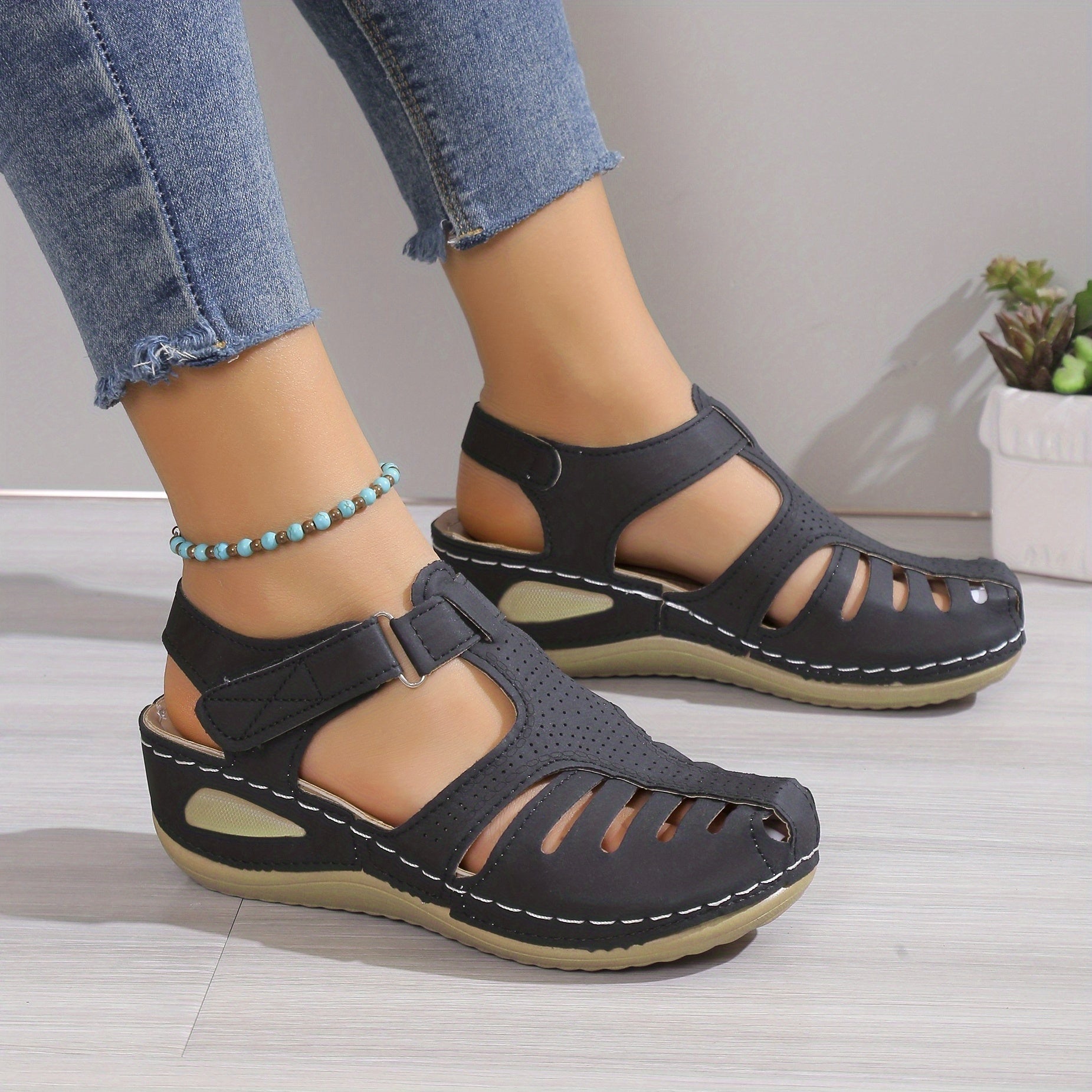 Amelia | Comfort Sandals with a Gentle Lift