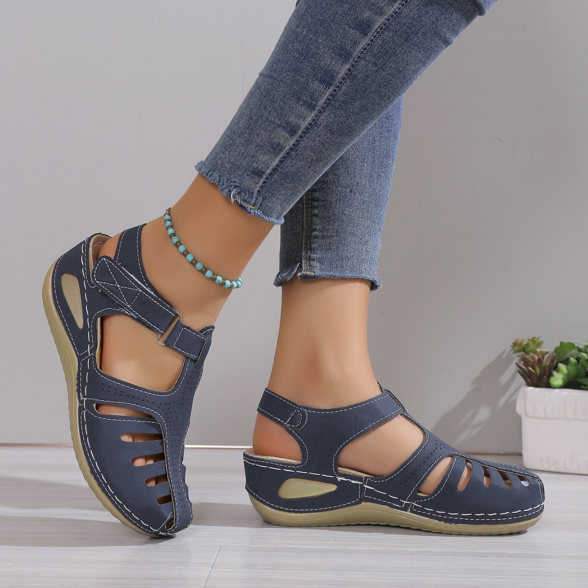 Amelia | Comfort Sandals with a Gentle Lift